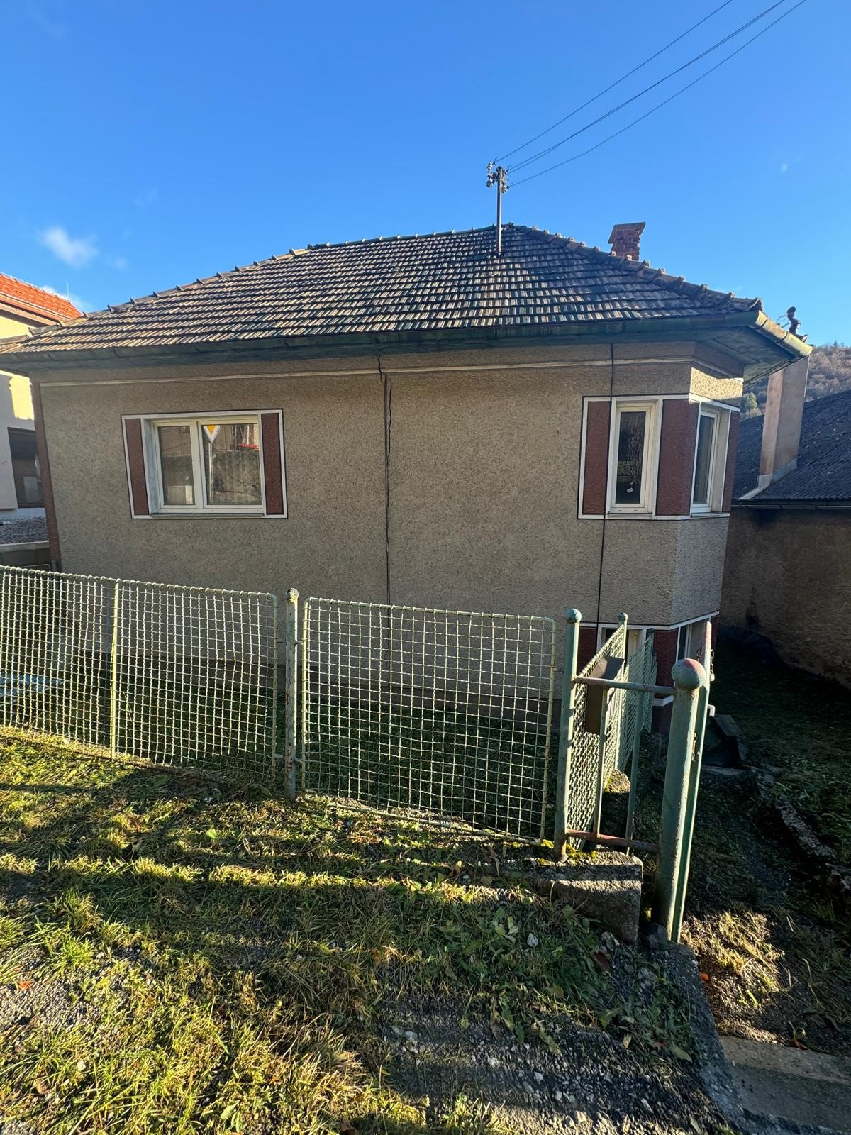 Na predaj dom - pozemok za výhodnú cenu v blízkosti Banskej Bystrice