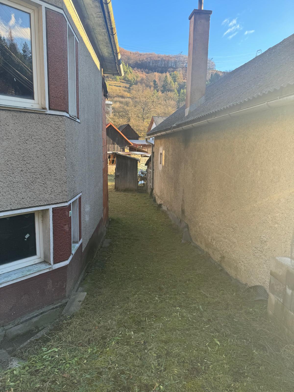 Na predaj dom - pozemok za výhodnú cenu v blízkosti Banskej Bystrice