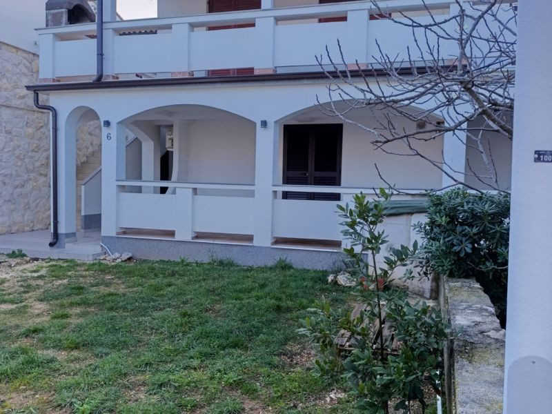 Chorvátsko- Na predaj dom 2x apartmán len 250m od mora