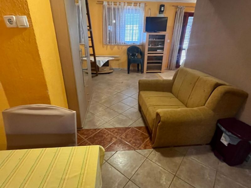 Chorvátsko- Na predaj dom 2x apartmán len 250m od mora