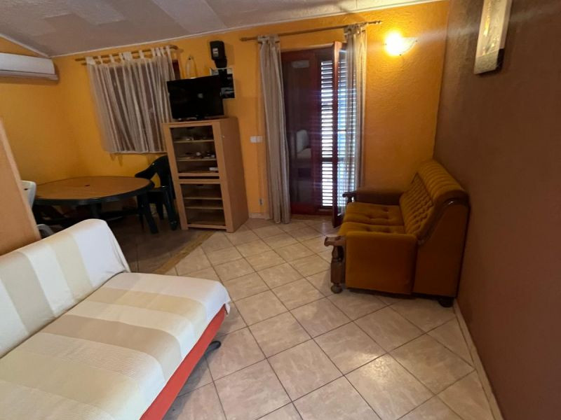 Chorvátsko- Na predaj dom 2x apartmán len 250m od mora