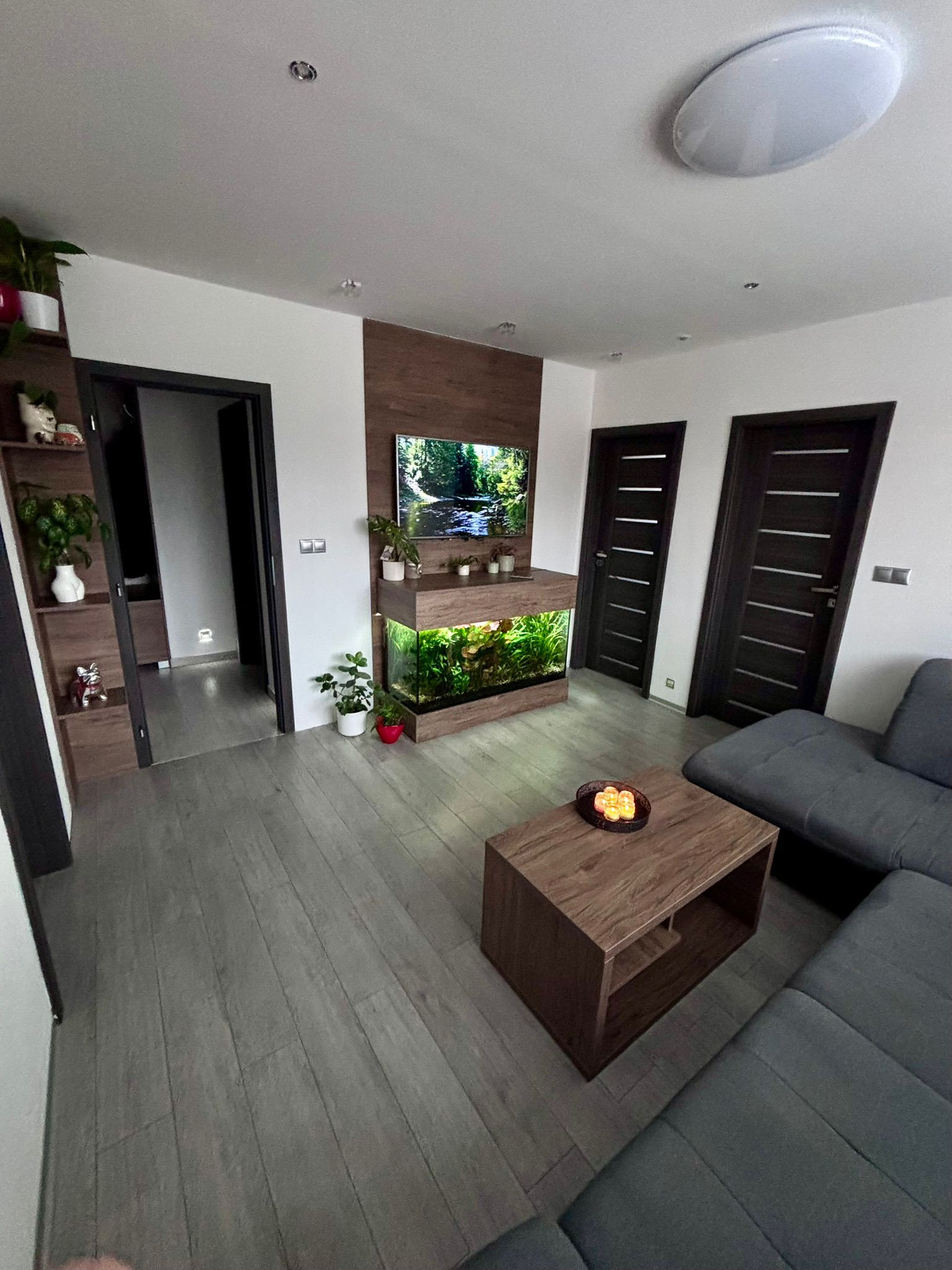 Prenájom priestranného 3-izbového bytu - kompletná rekonštrukcia, zariadený