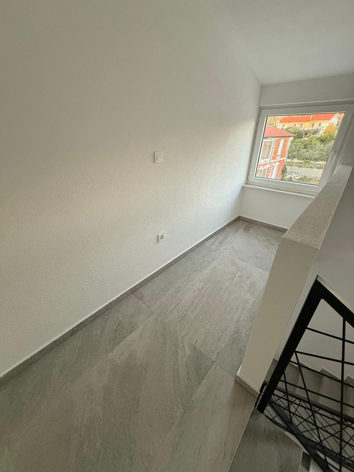 Chorvátsko , ostrov Vir - Na predaj podkrovný apartmán s výhľadom na more