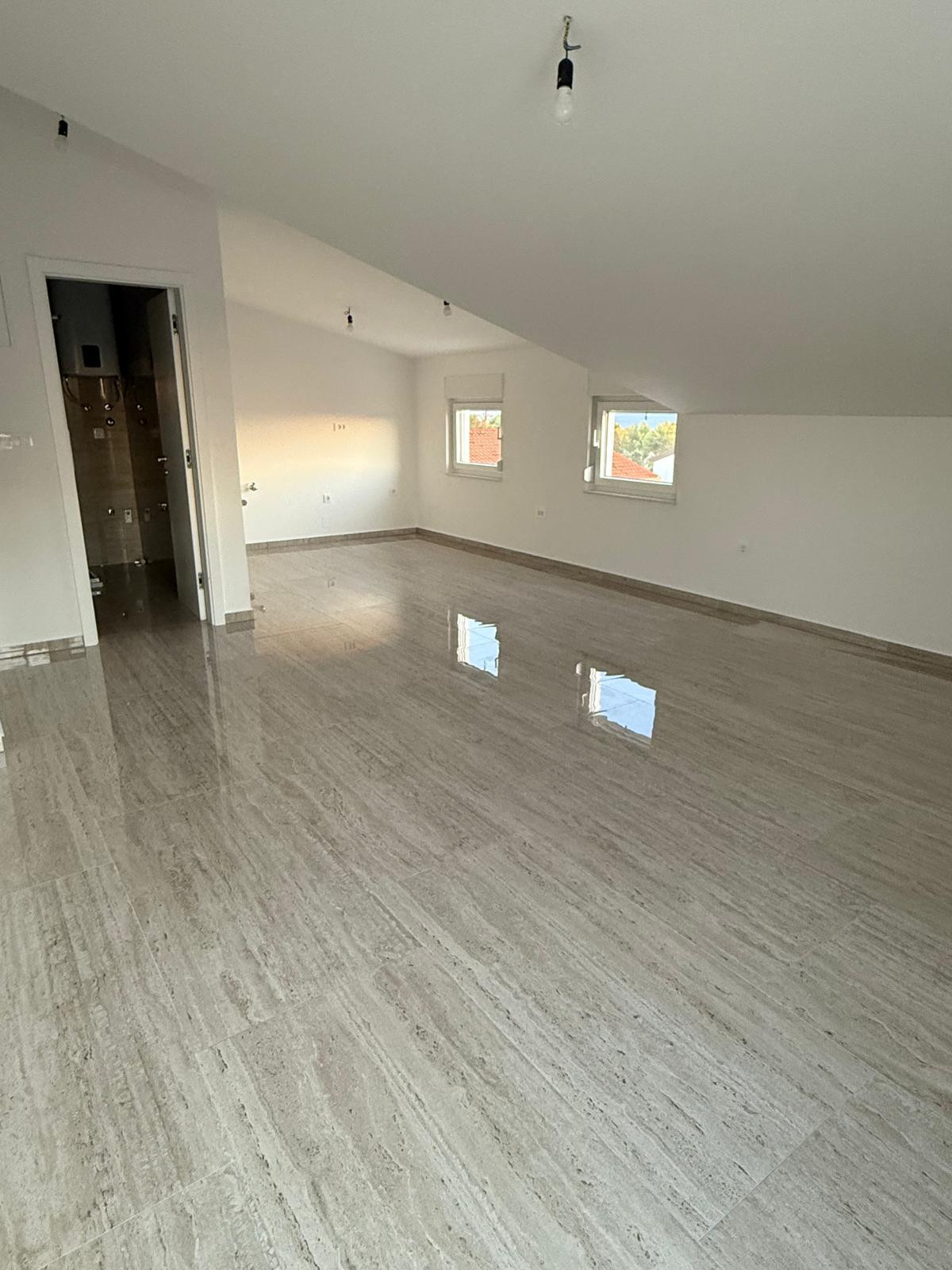 Chorvátsko , ostrov Vir - Na predaj podkrovný apartmán s výhľadom na more