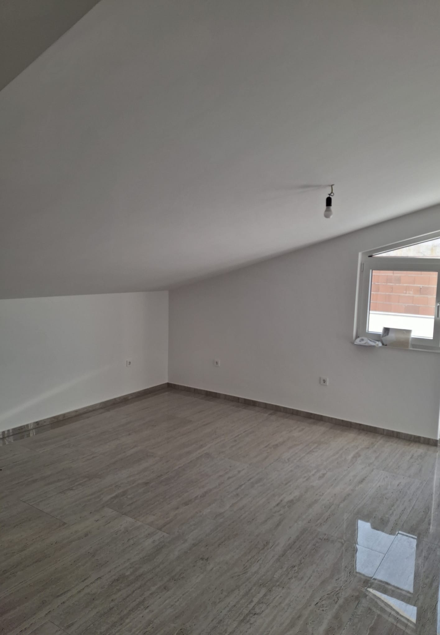 Chorvátsko , ostrov Vir - Na predaj podkrovný apartmán s výhľadom na more