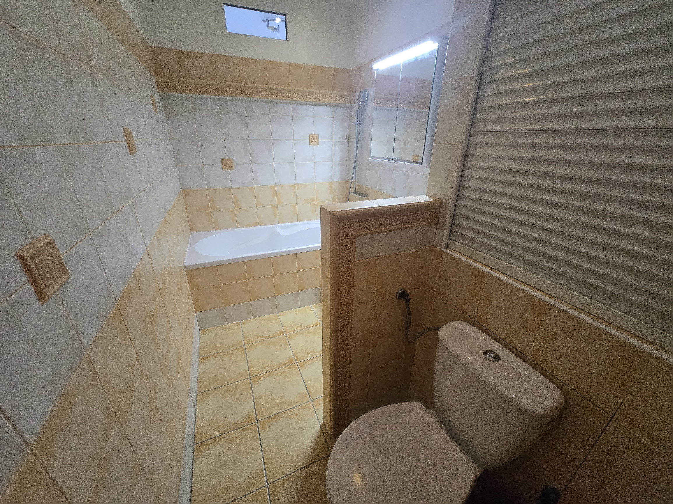 EXKLUZÍVNE: Štýlový 2,5-izbový byt s balkónom v príjmenej lokalite