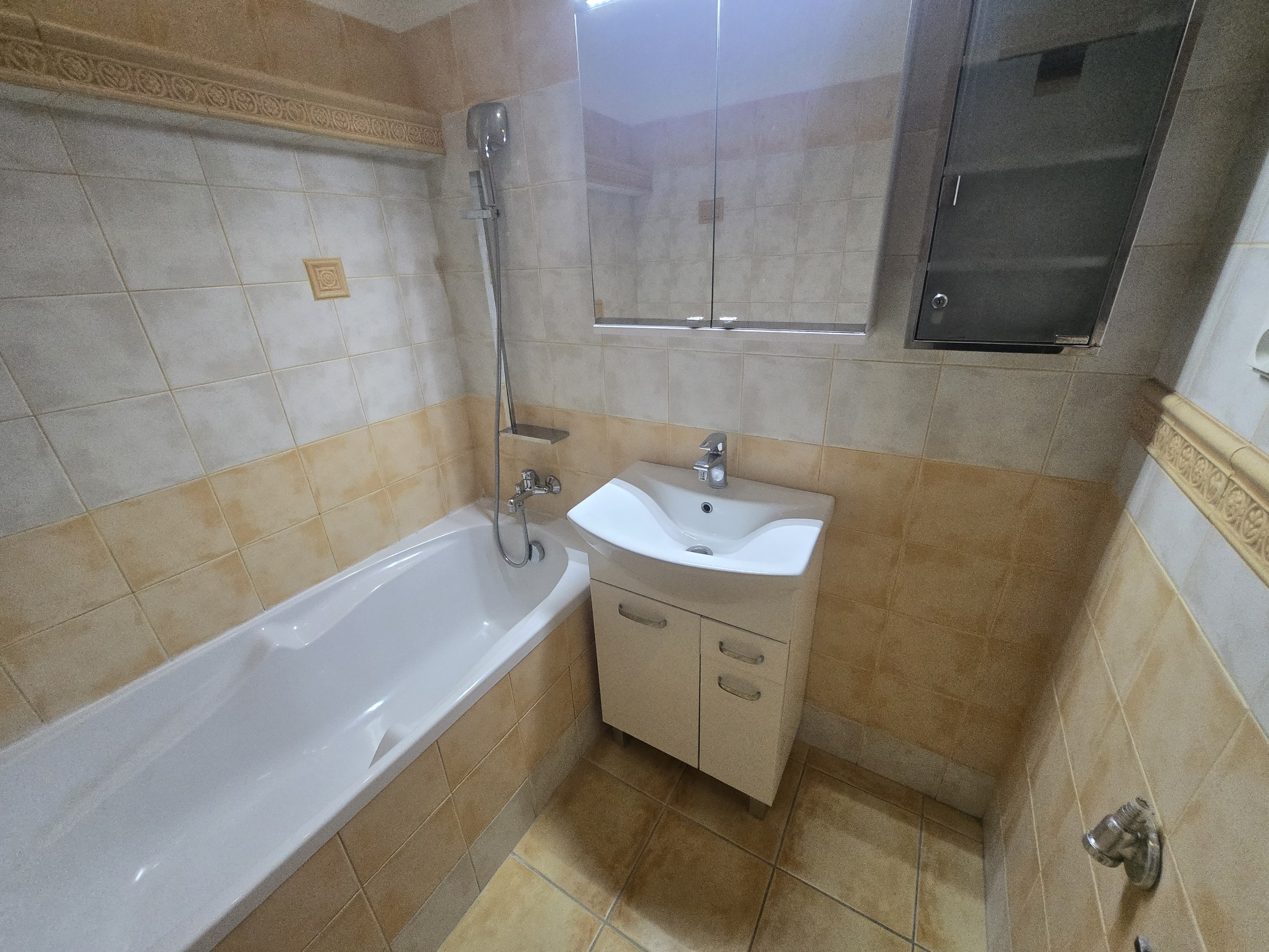 EXKLUZÍVNE: Štýlový 2,5-izbový byt s balkónom v príjmenej lokalite