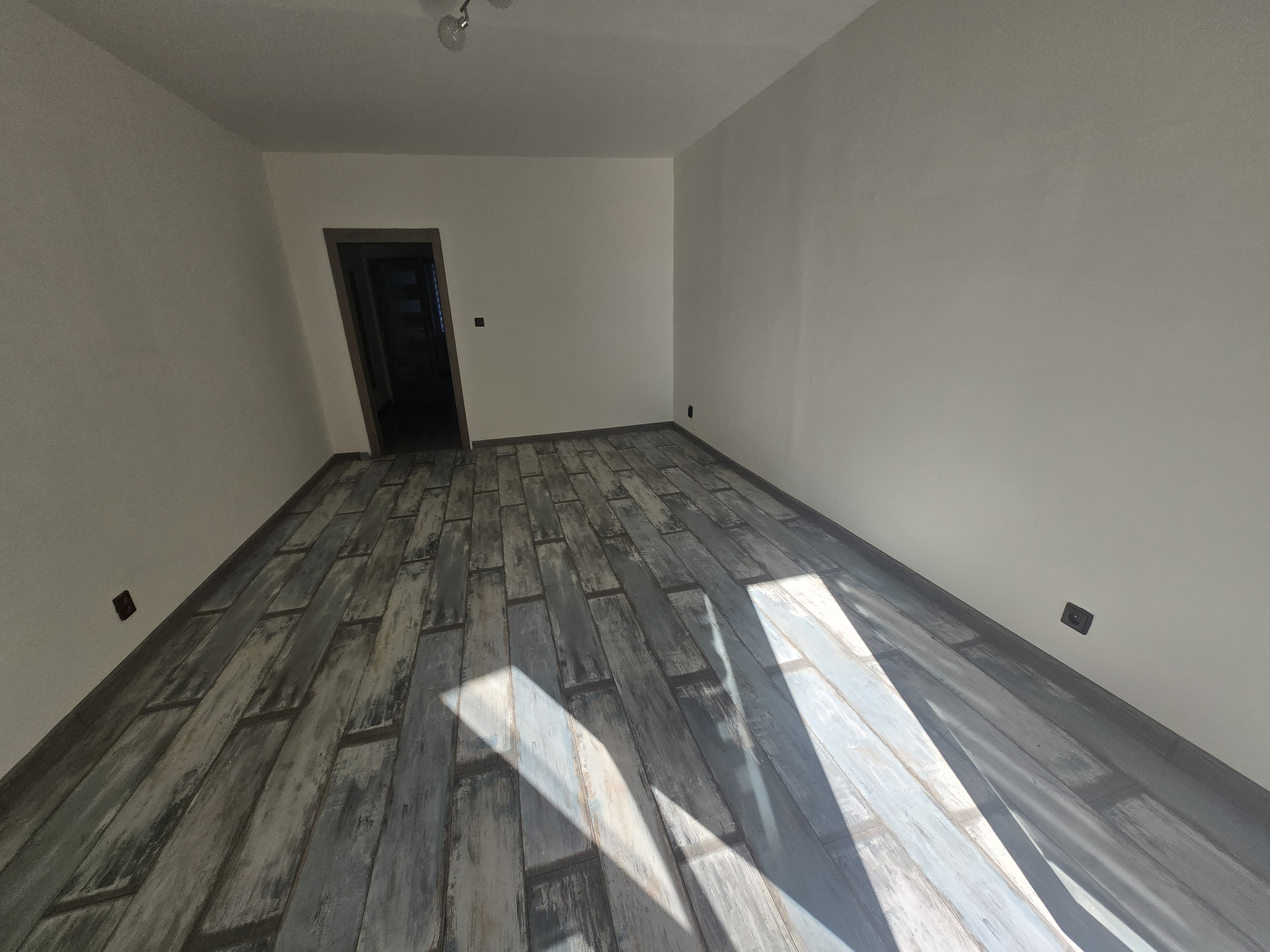 EXKLUZÍVNE: Štýlový 2,5-izbový byt s balkónom v príjmenej lokalite