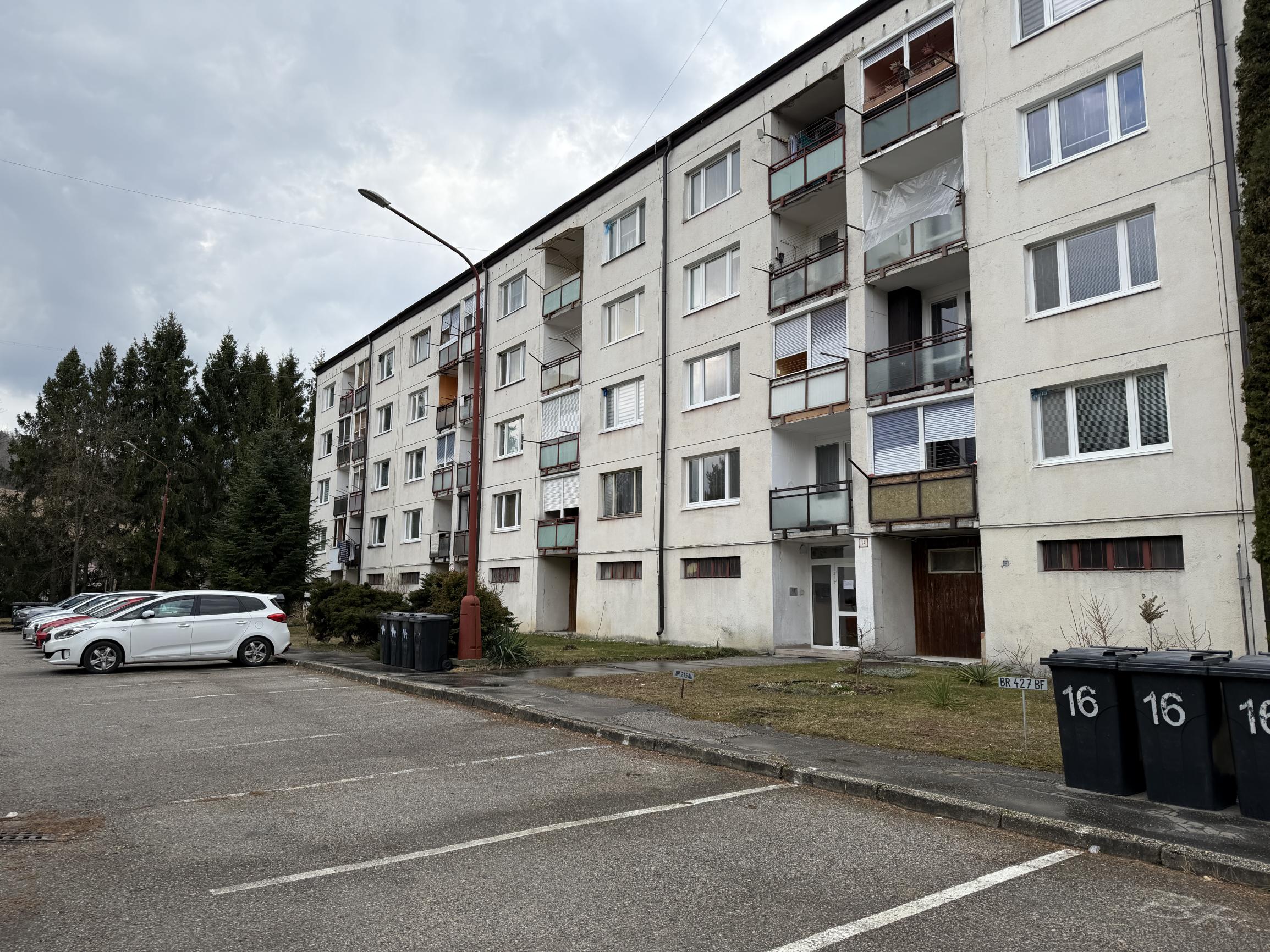 Pekný 3 izbový byt Závadka nad Hronom