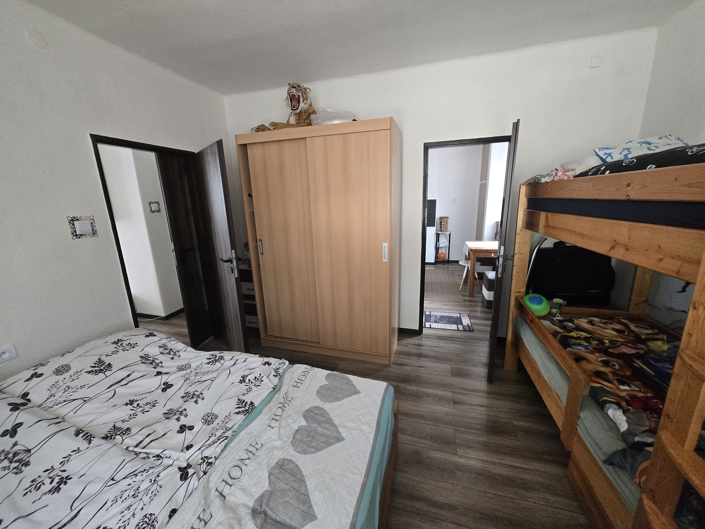 PREDAJ: 2-izbový byt s balkónom – Valaská, Hronská ulica