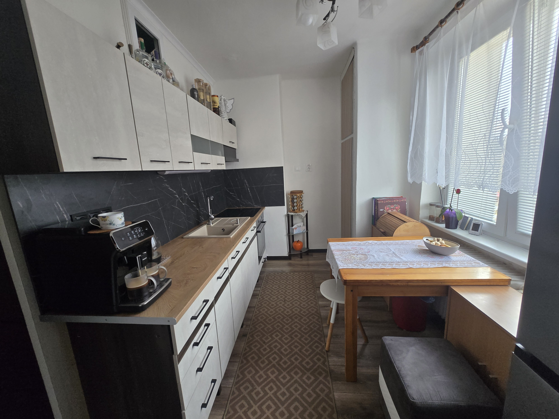 PREDAJ: 2-izbový byt s balkónom – Valaská, Hronská ulica