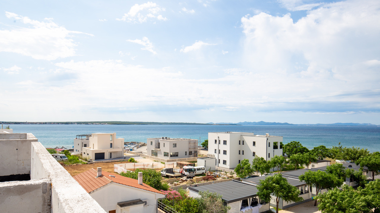 Chorvátsko : Privlaka - Na predaj apartmán s vlastnou záhradou v novostavbe, 150m od mora!