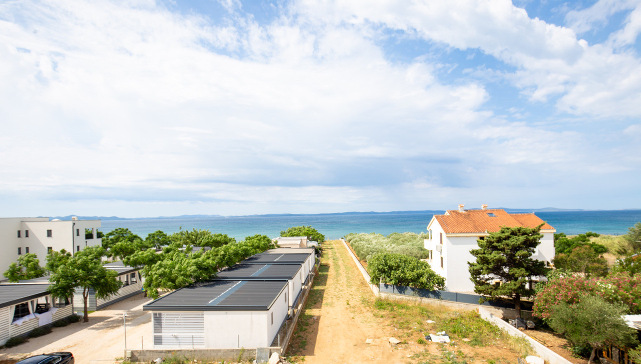 Chorvátsko : Privlaka - Na predaj apartmán s vlastnou záhradou v novostavbe, 150m od mora!