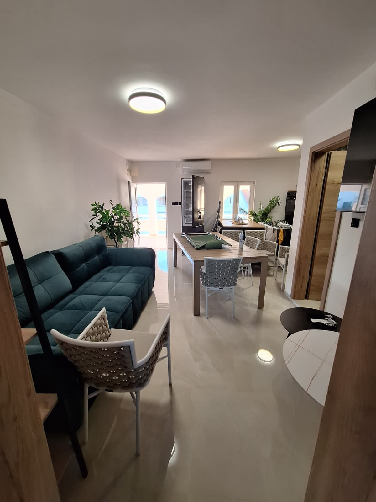 Chorvátsko, ostrov Vir - Na predaj novostavba zariadeného apartmánu so spoločným bazénom