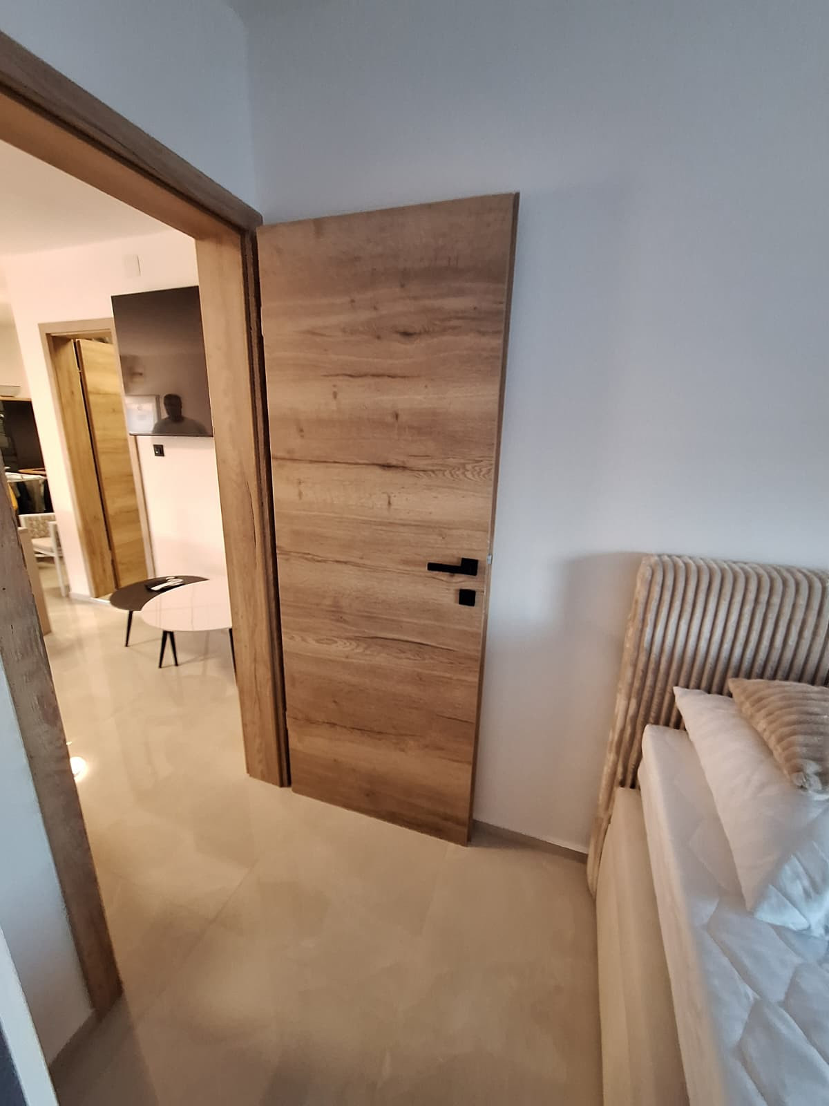 Chorvátsko, ostrov Vir - Na predaj novostavba zariadeného apartmánu so spoločným bazénom