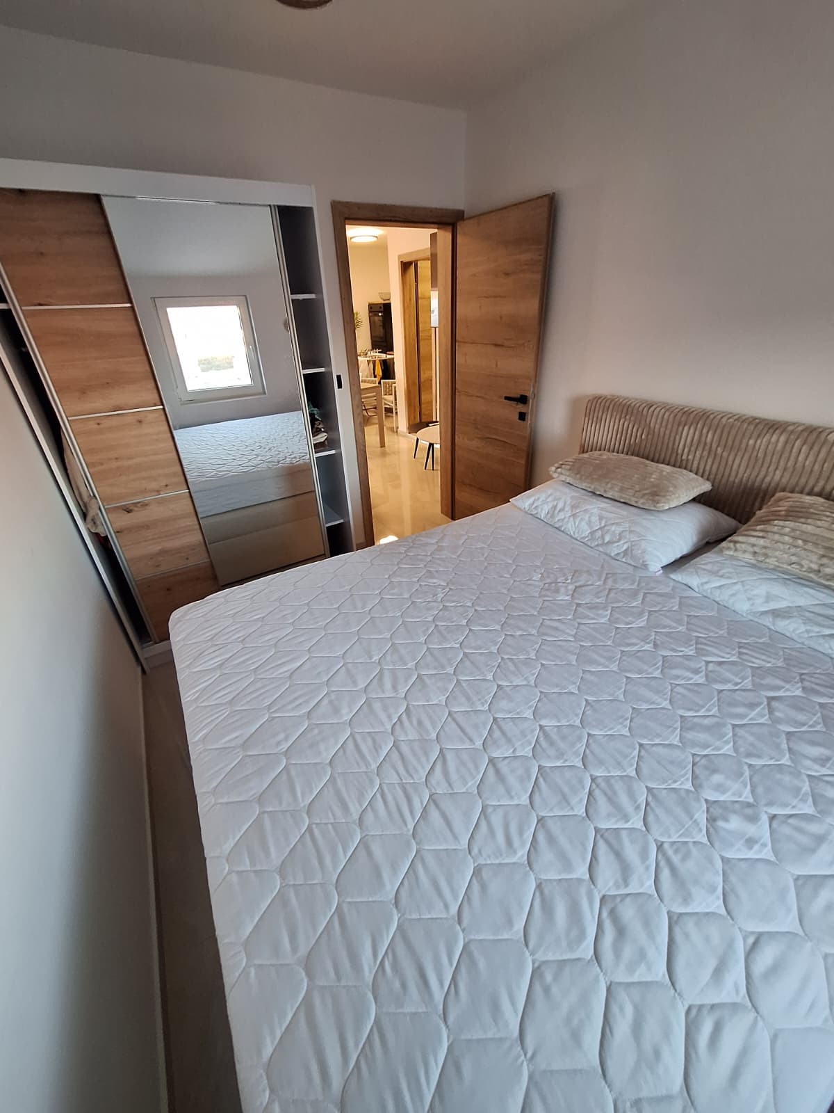 Chorvátsko, ostrov Vir - Na predaj novostavba zariadeného apartmánu so spoločným bazénom