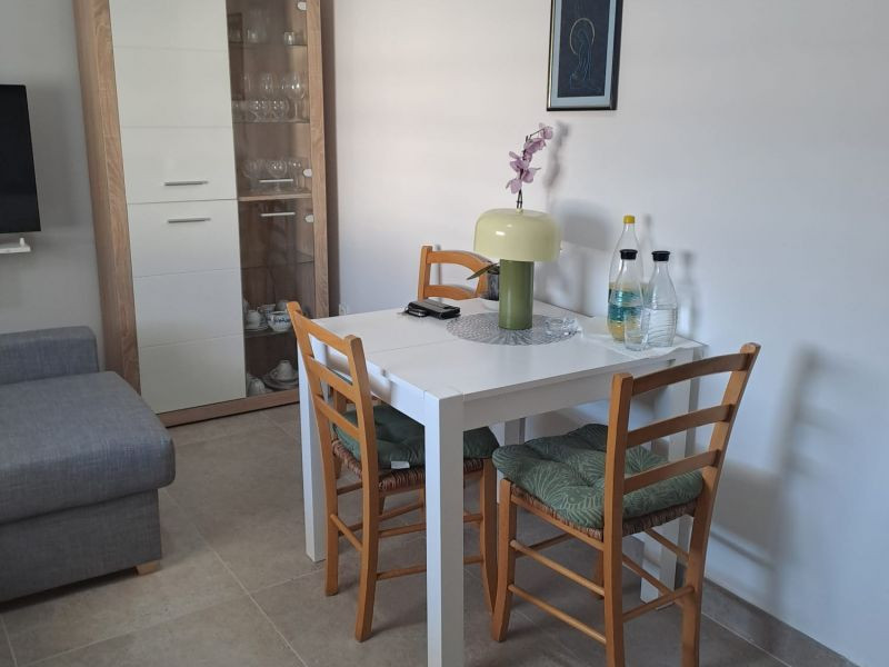 Chorvátsko - Domček v radovej zástavbe s pred záhradkou