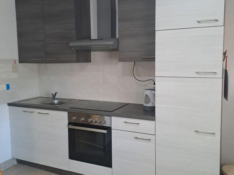 Chorvátsko - Domček v radovej zástavbe s pred záhradkou