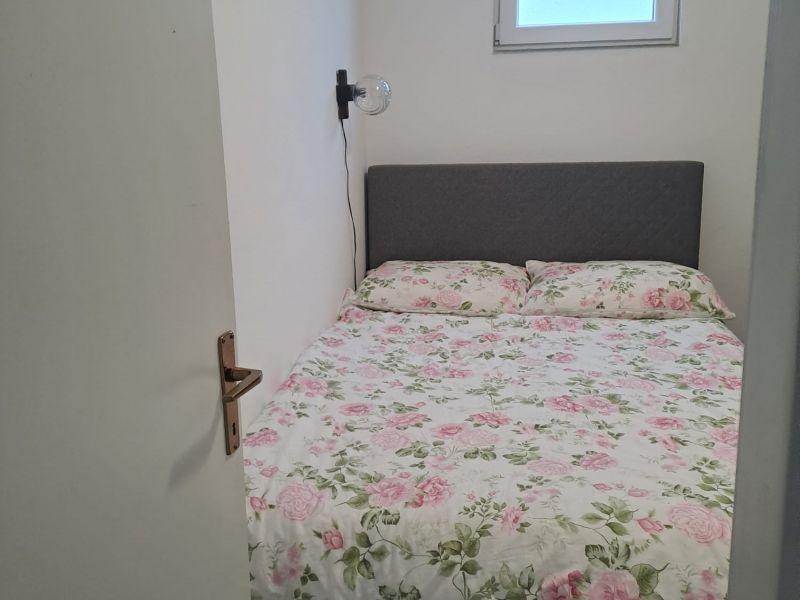 Chorvátsko - Domček v radovej zástavbe s pred záhradkou