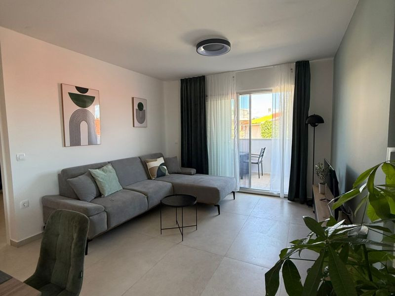 Chorvátsko - Zariadený apartmán s výhľadom na more len 250m od mora