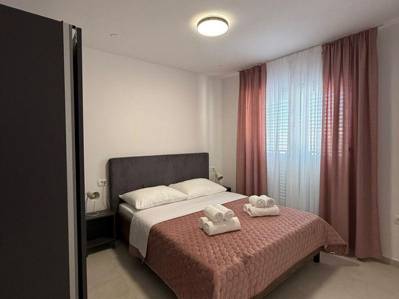 Chorvátsko - Zariadený apartmán s výhľadom na more len 250m od mora