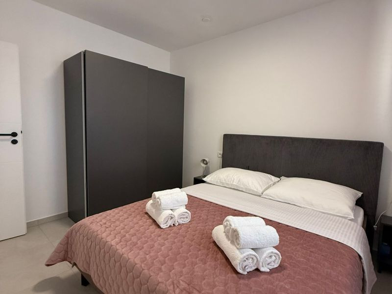 Chorvátsko - Zariadený apartmán s výhľadom na more len 250m od mora