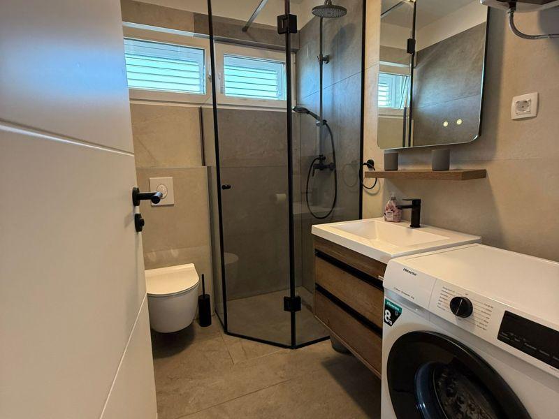 Chorvátsko - Zariadený apartmán s výhľadom na more len 250m od mora