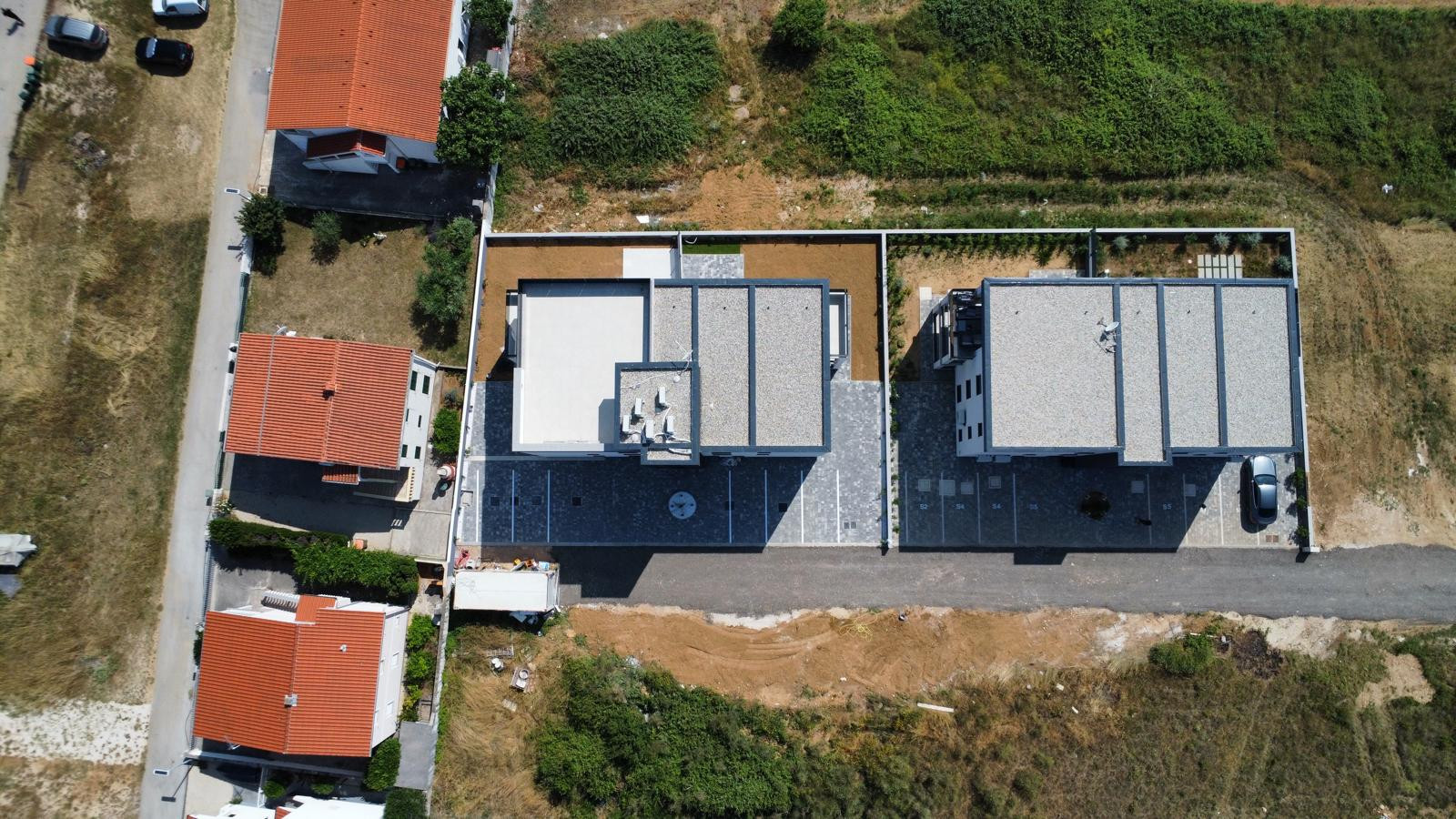 Chorvátsko -Novostavba apartmán 3x spálňa so strešnou terasou a výhľadom na more v Privlake