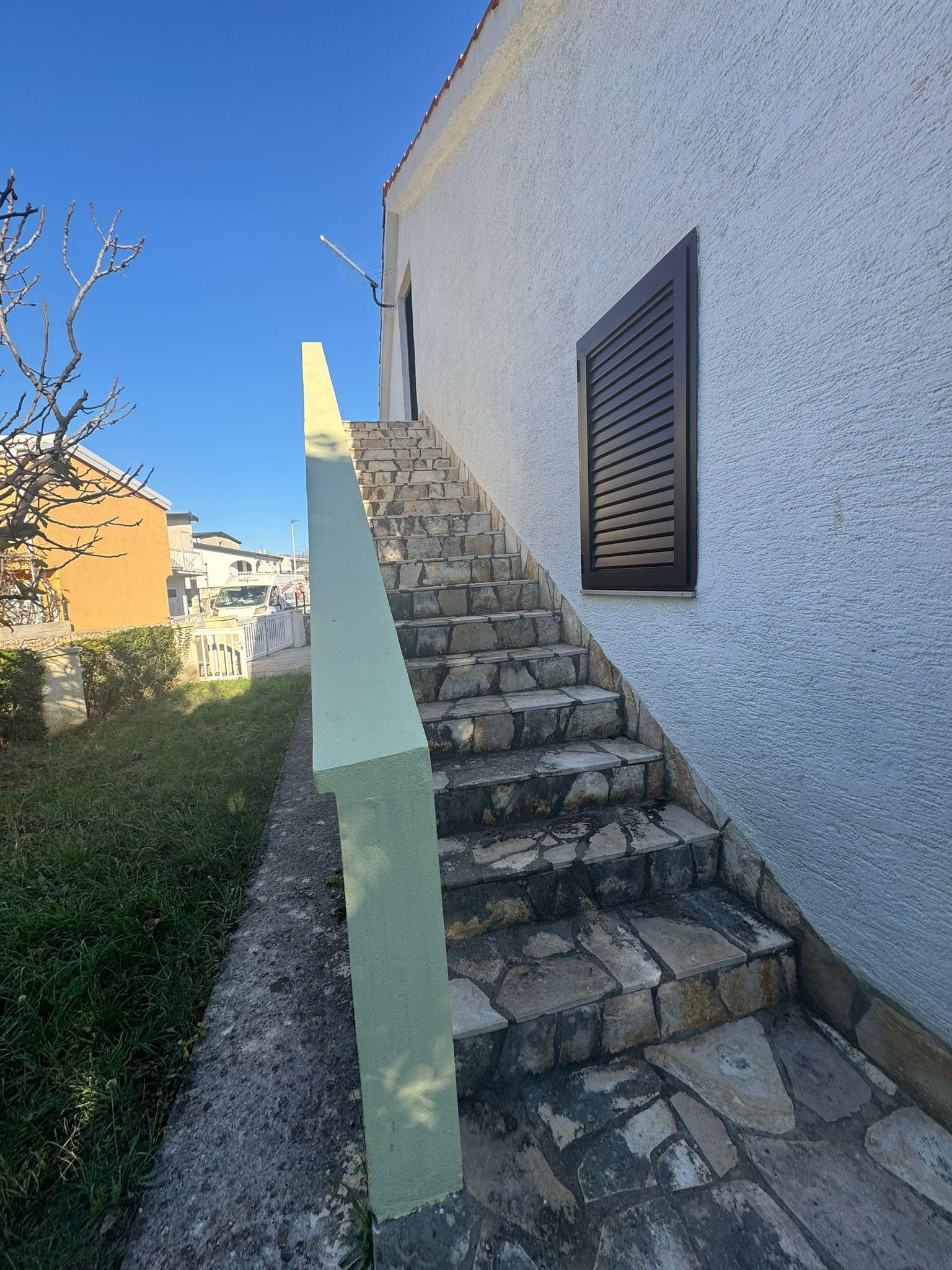 Chorvátsko - Vir - Na predaj samostatný dom s pekným pozemkom len 300m od mora!