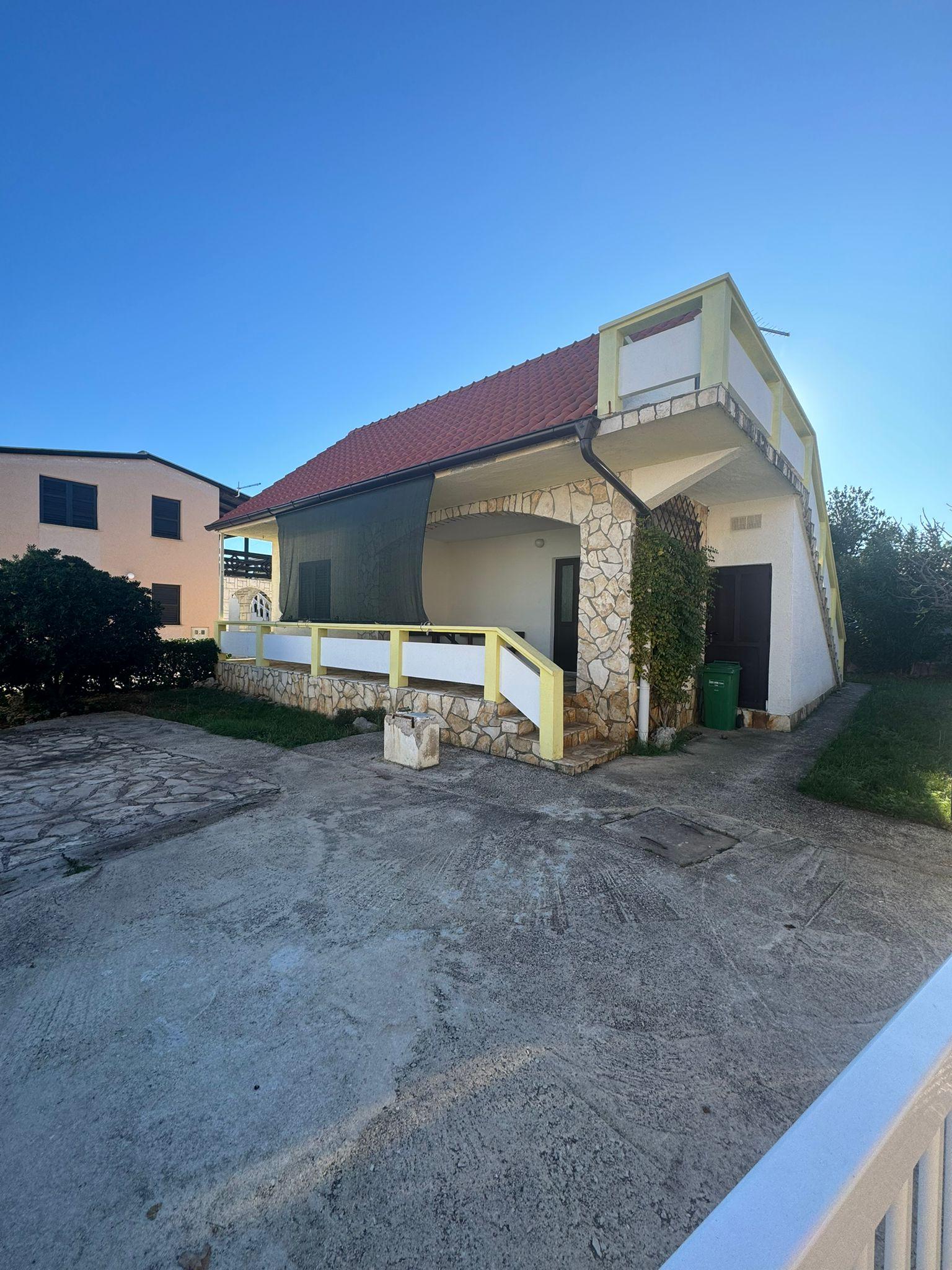 Chorvátsko - Vir - Na predaj samostatný dom s pekným pozemkom len 300m od mora!