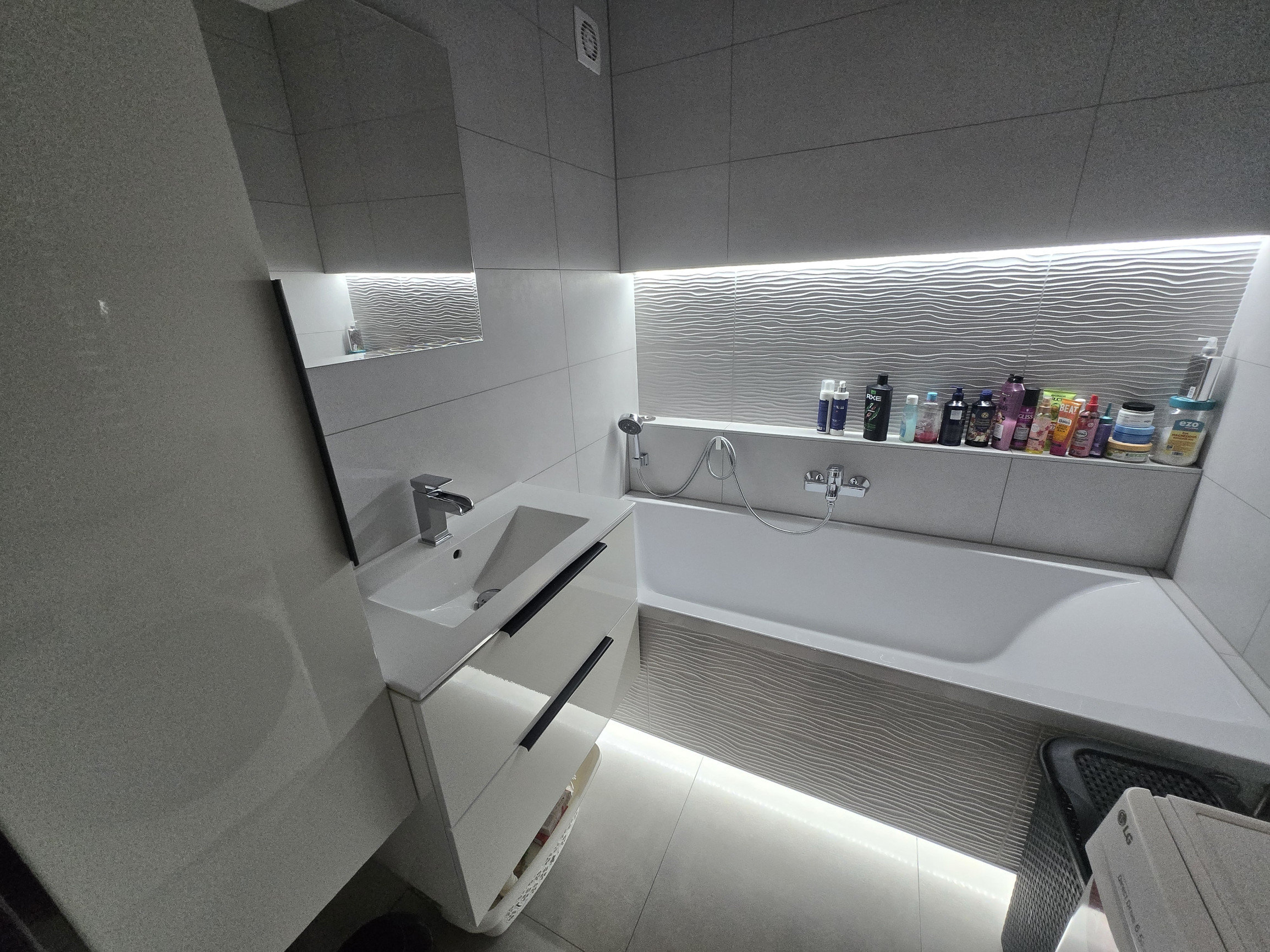 Rezervované - MODERNÝ A SLNEČNÝ: Kompletne zrekonštruovaný 1-izbový byt s loggiou v Brezne