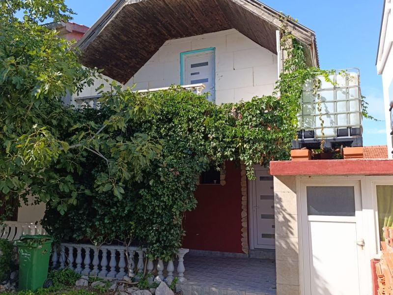 Chorvátsko na predaj: Rodinný dom na ostrove Vir – Len 120 m od mora!