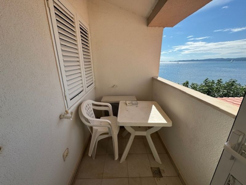 Chorvatsko na predaj: Jedinečný apartmán v Sukošane – Prvý rad pri mori!