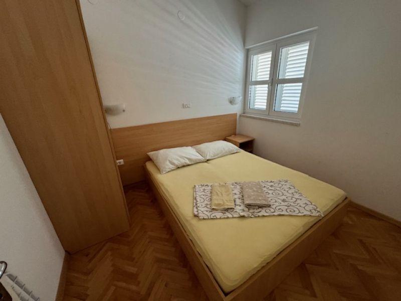 Chorvatsko na predaj: Jedinečný apartmán v Sukošane – Prvý rad pri mori!