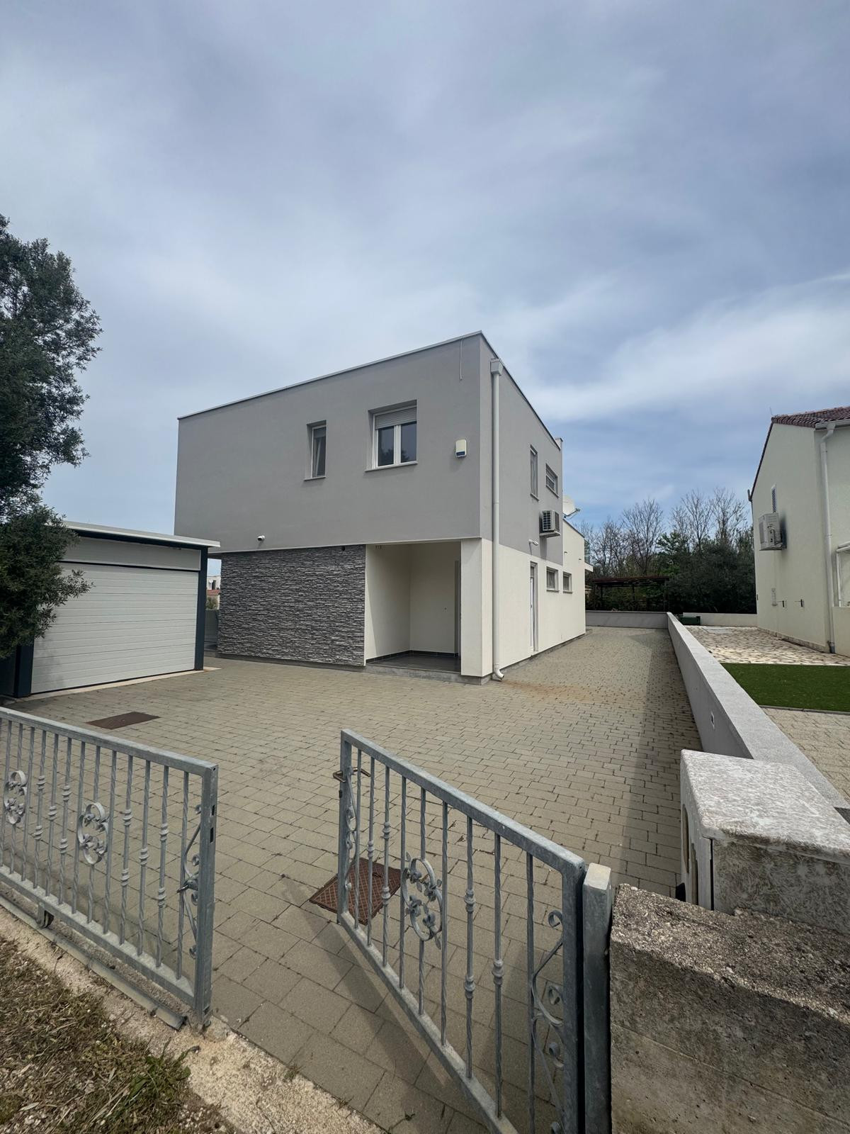 Chorvátsko- 2x Vila za top cenu len 30m od mora a pieskovej pláže