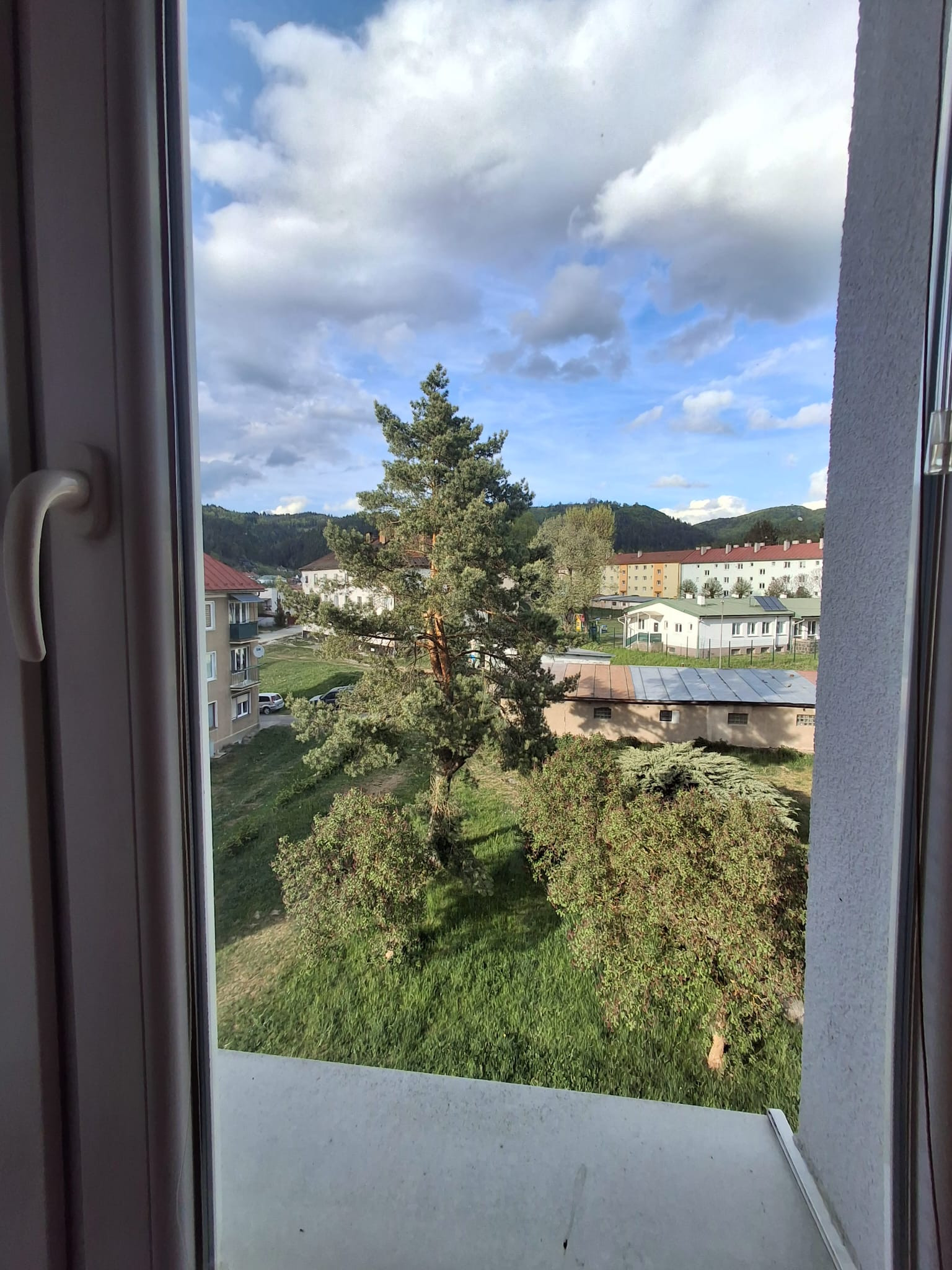 Na predaj 2 izbový byt s balkónom aj loggiou v pôvodnom stave vo Valaskej