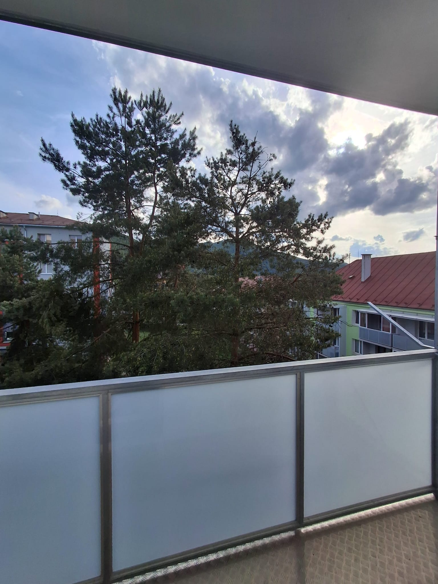 Na predaj 2 izbový byt s balkónom aj loggiou v pôvodnom stave vo Valaskej