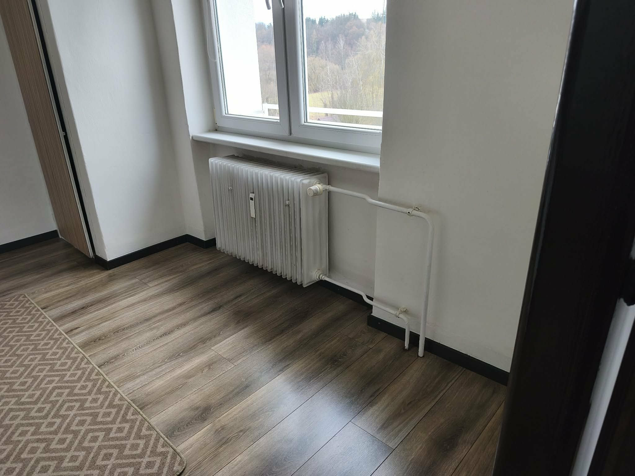 PREDAJ: 2-izbový byt s balkónom – Valaská, Hronská ulica