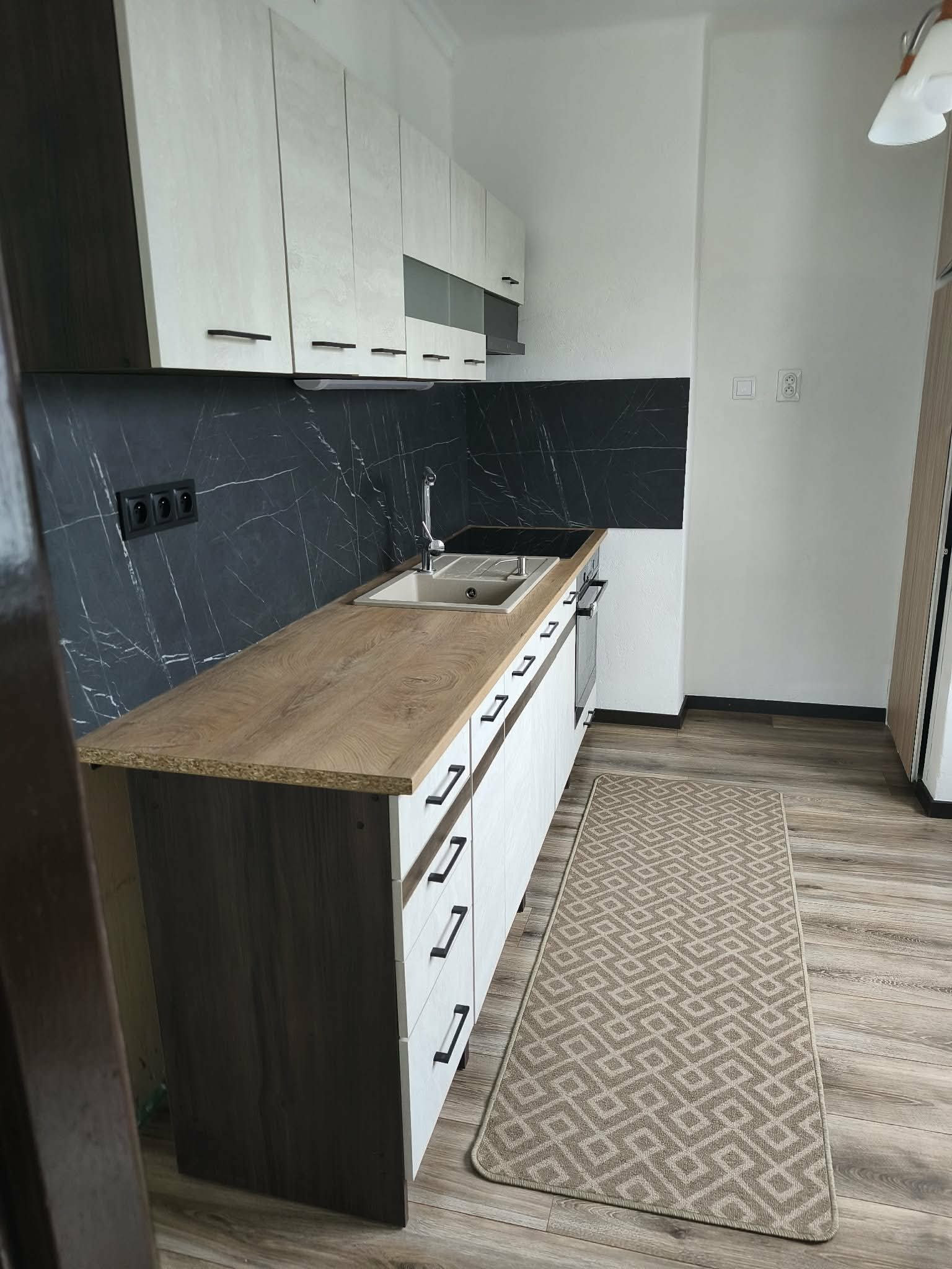 PREDAJ: 2-izbový byt s balkónom – Valaská, Hronská ulica
