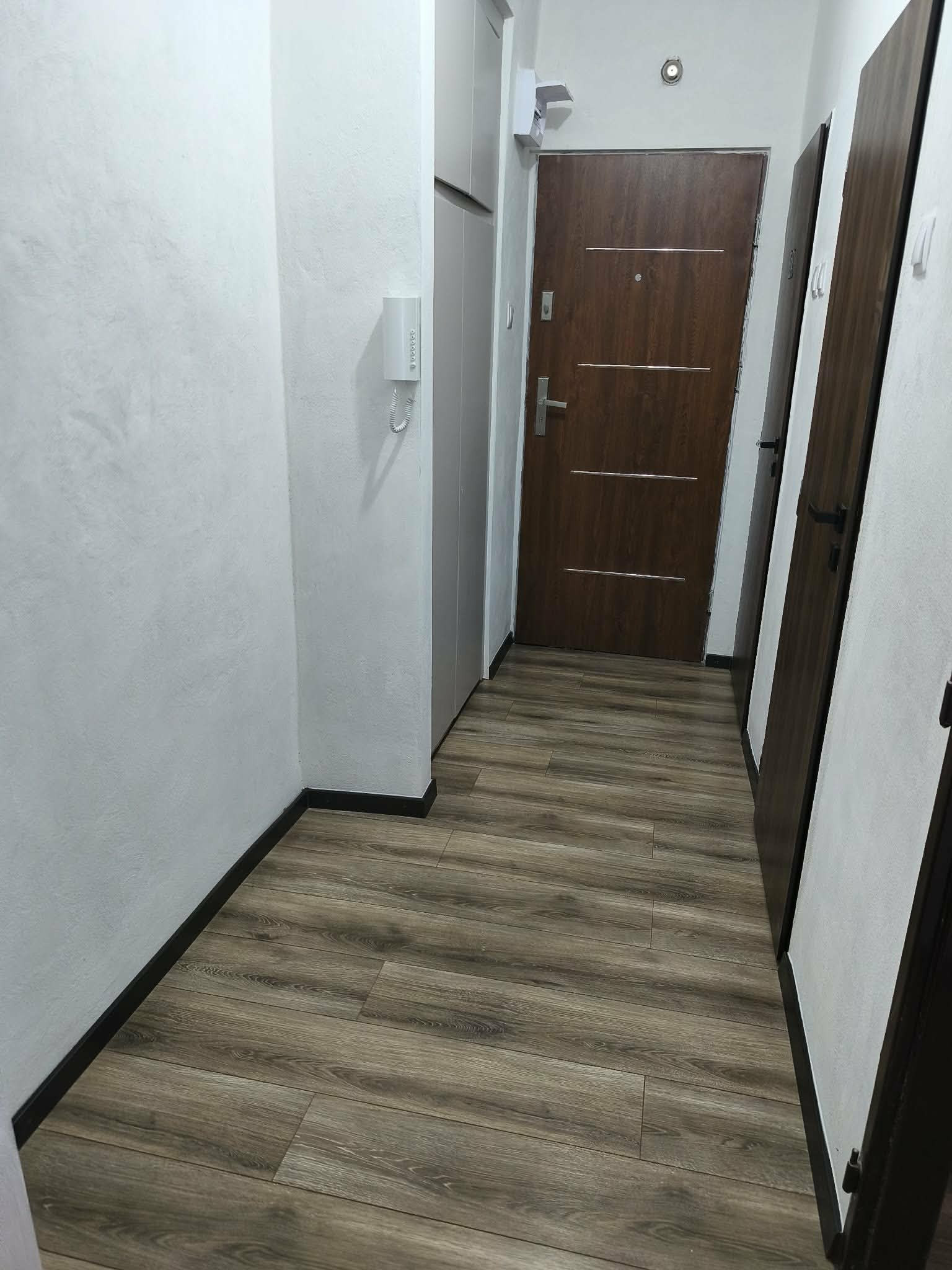 PREDAJ: 2-izbový byt s balkónom – Valaská, Hronská ulica