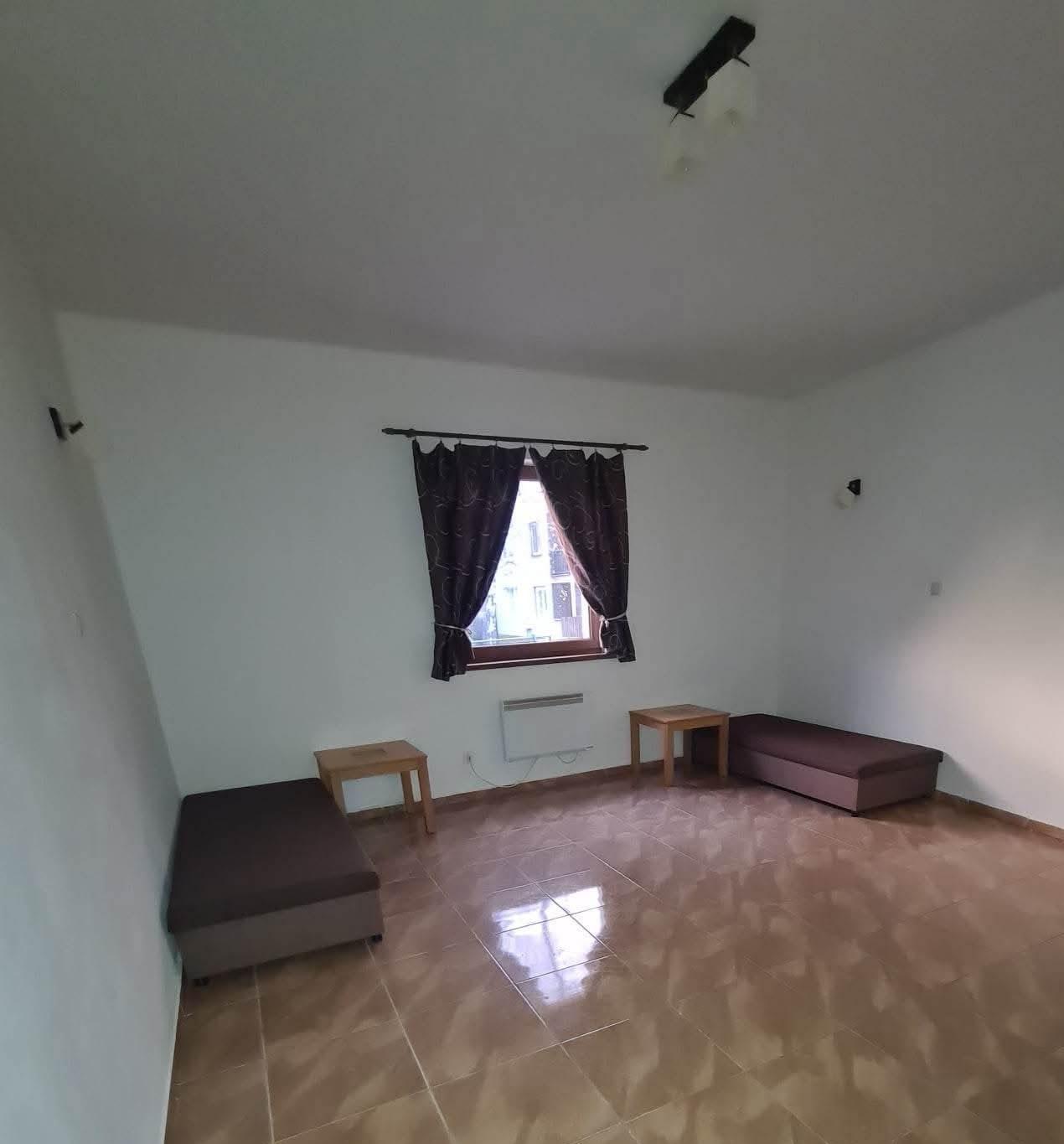 Priestranný 3-izbový byt (70 m²) v rodinnom dome so záhradou