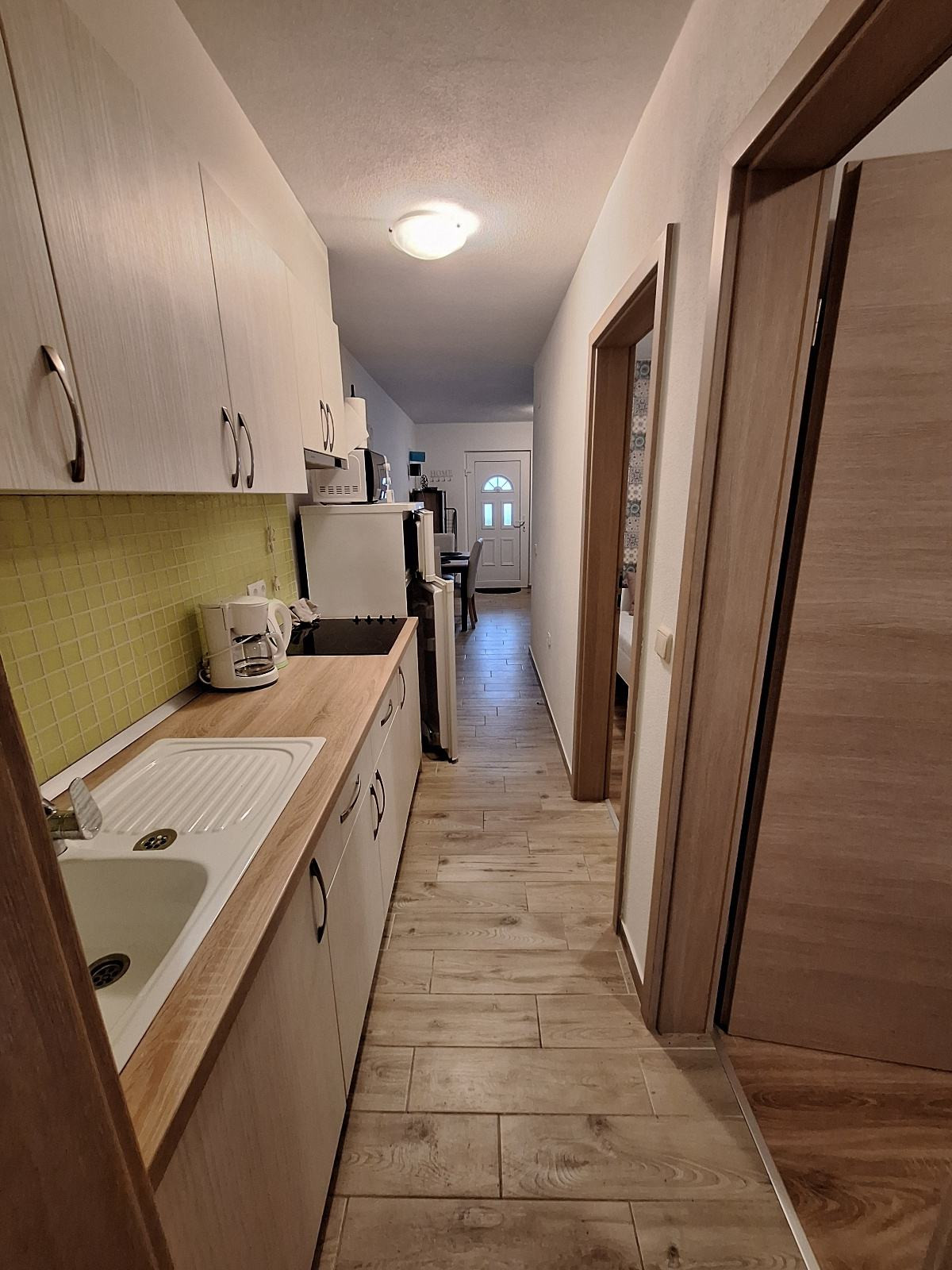 Chorvátsko ,ostrov Vir - Na predaj prízemný apartmán s terasou len 150 m od mora!