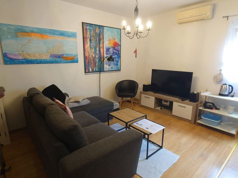 Chorvátsko, ostrov Vir - Na predaj dvojpodlažný apartmán so záhradou