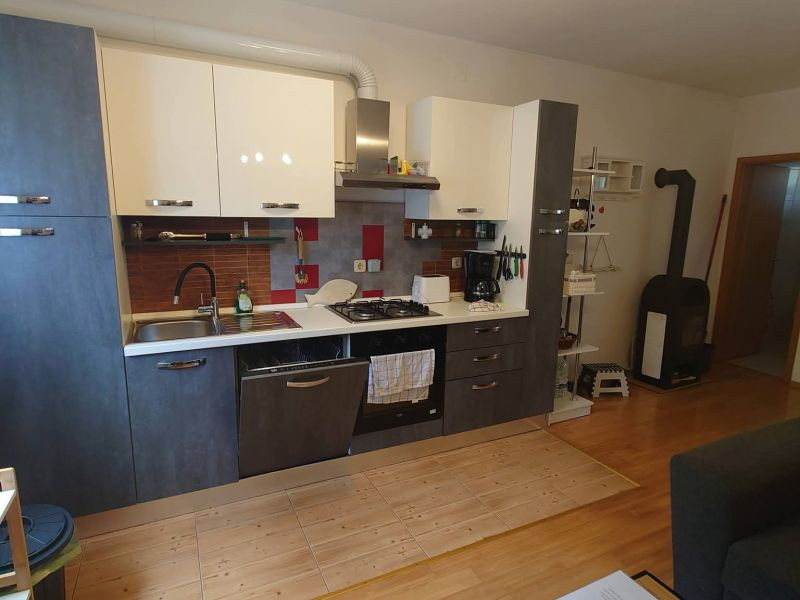 Chorvátsko, ostrov Vir - Na predaj dvojpodlažný apartmán so záhradou