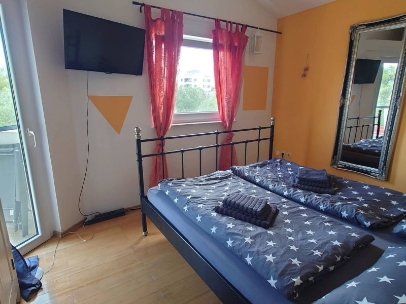 Chorvátsko, ostrov Vir - Na predaj dvojpodlažný apartmán so záhradou