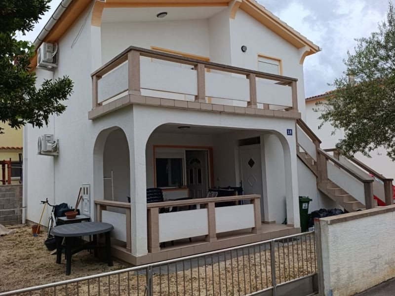 Chorvátsko - Na predaj rodinný  dom s dvoma apartmánmi na ostrove Vir