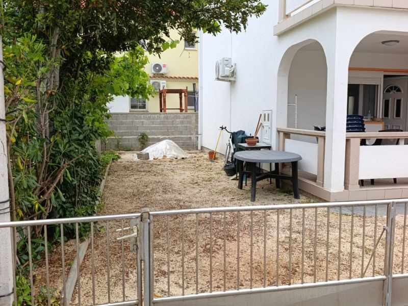 Chorvátsko - Na predaj rodinný  dom s dvoma apartmánmi na ostrove Vir