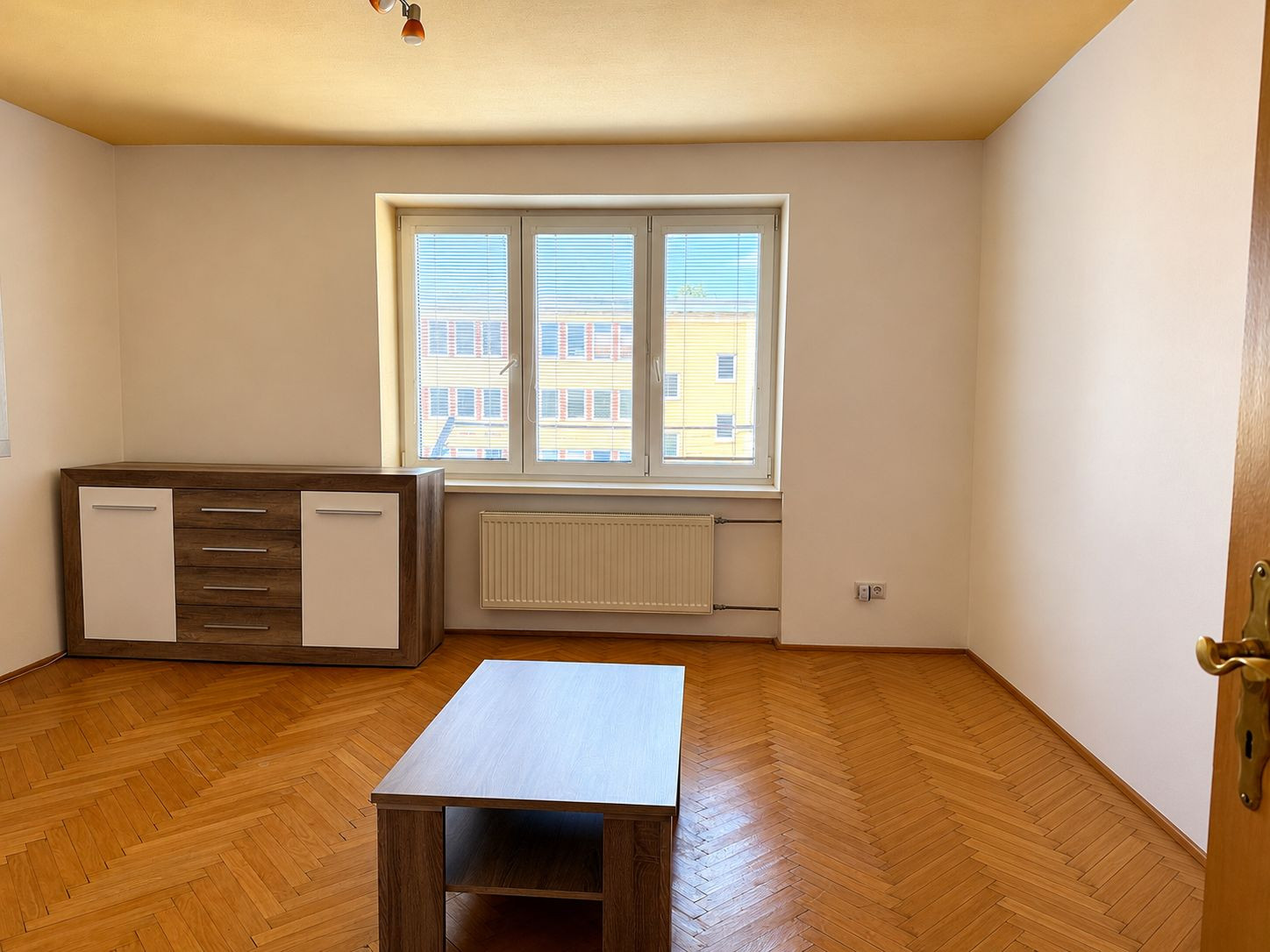Exkluzívne na predaj - 2 izbový byt priamo v centre Brezna
