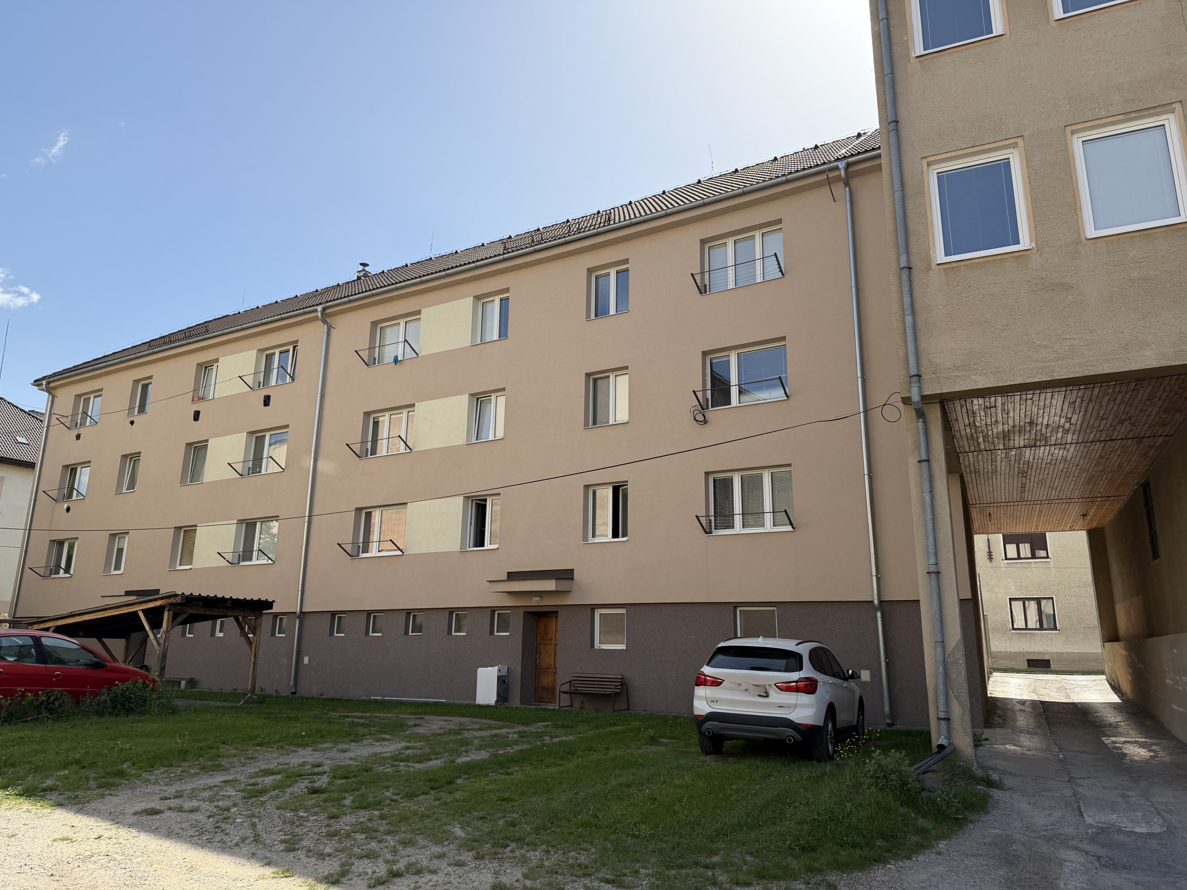 Exkluzívne na predaj - 2 izbový byt priamo v centre Brezna