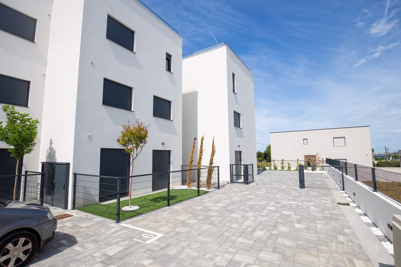 Exkluzívna novostavba, lokalita, špičková kvalita, 9 apartmánov s výhľadom na more